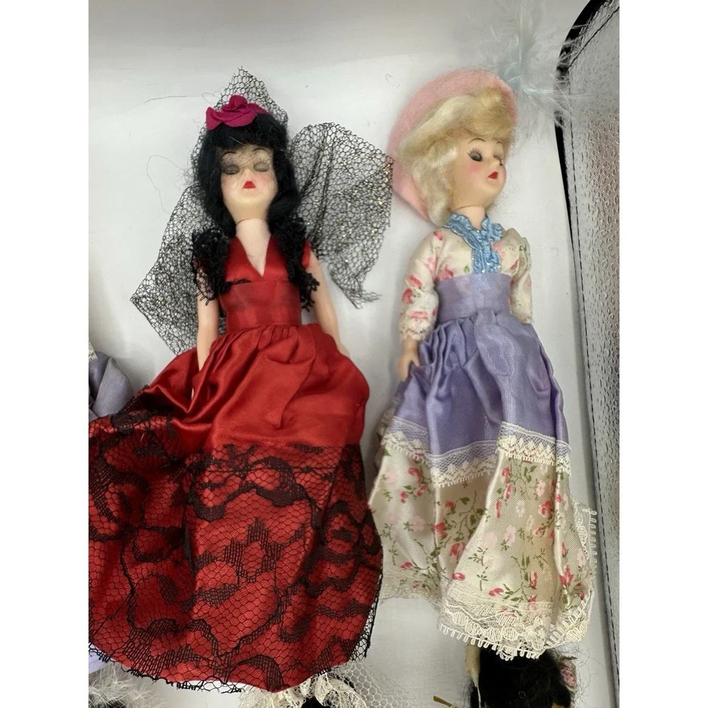 Vintage Dolls of the World Lot 12 Sleepy Eyes Hong Kong National Costume